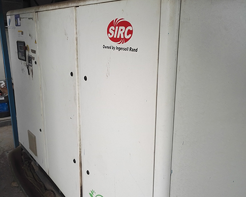 V75-8VSD螺杆空压机油管更换